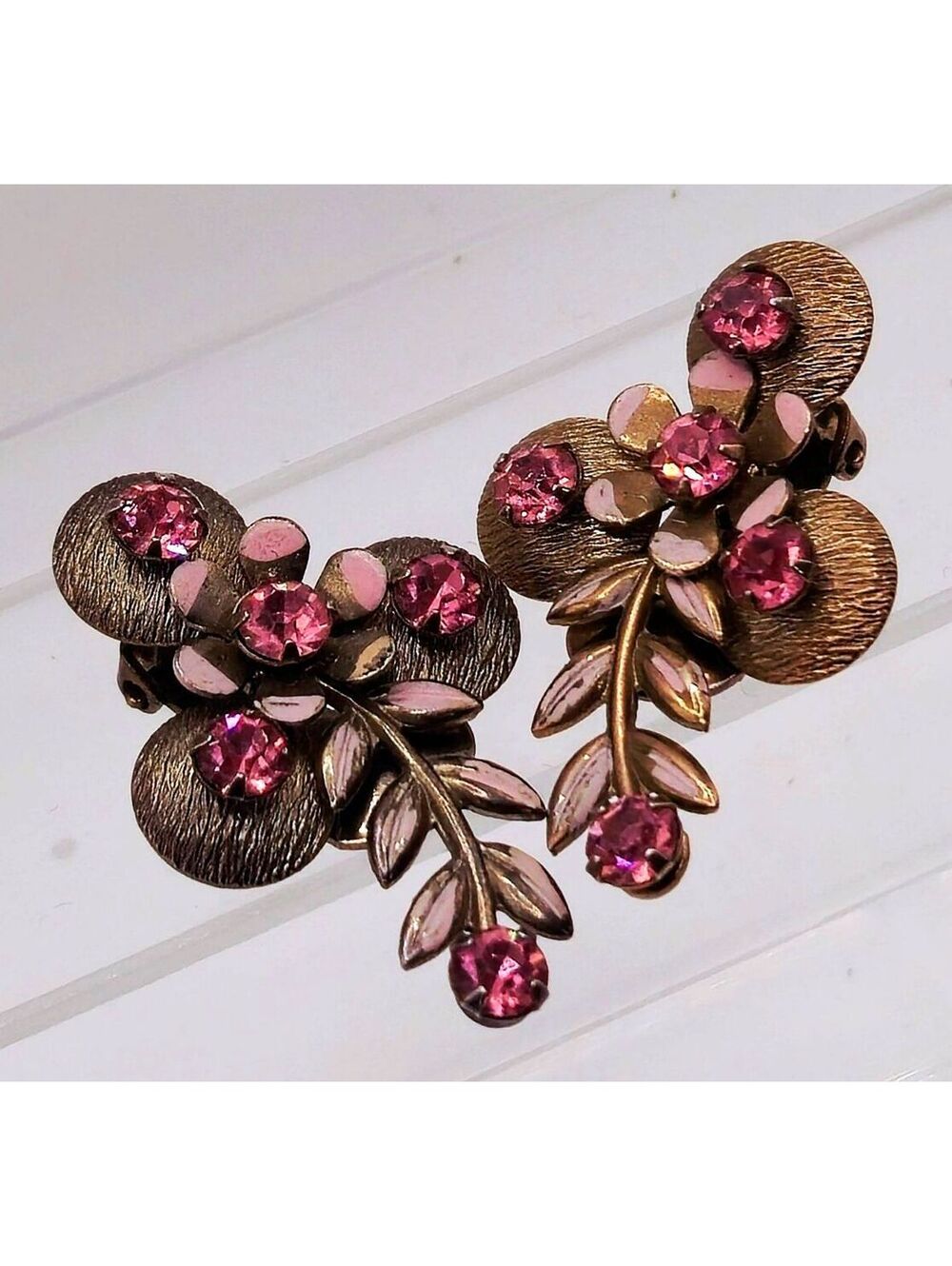 Vintage 1940s Unsigned Coro Pink Amethyst Rhinestone Floral Clip On Earrings